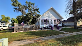 215 2nd Ave S, Estherville, IA 51334