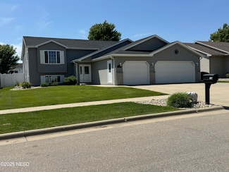 1817 8th St NE, Watertown, SD 57201