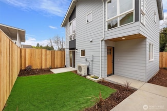 5984 26th Ave SW Unit C, Seattle, WA 98106