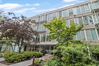 2555 Gross Point Rd Unit 209, Evanston, IL 60201