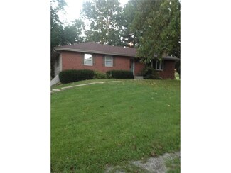 207 Kennedy Dr, Gower, MO 64454