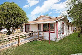 229 E Colunga St, Dilley, TX 78017