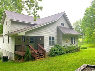 401 Harrell Rd, Lookout, WV 25868