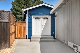 18 Del Sol Ct, Petaluma, CA 94954