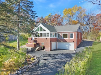 W3926 Springbrook Rd, Lake Geneva, WI 53147