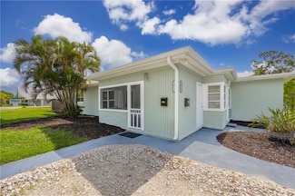 1015 10th Ave N, Naples, FL 34102