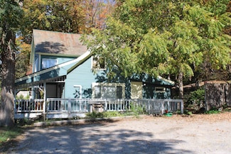 335 Grove St, Brandon, VT 05733