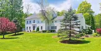 499 Andover Rd, New London, NH 03257