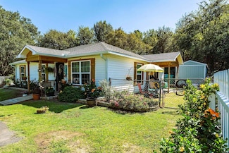 22982 Edgewater Dr, Frankston, TX 75763