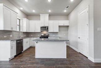 548 Hutchinson Ln, Lewisville, TX 75077
