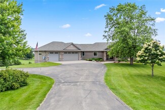433 Sunset Dr, Hudson, WI 54016