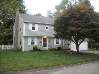 84 Peck Ave, Bristol, RI 02809