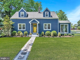10 Shaw Dr, Franklin Township, NJ 08528