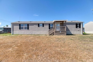 102 W Sagebrush Dr, Rockport, TX 78382