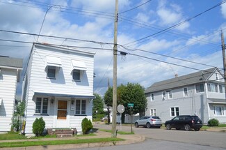 84 5th St, Wyoming, PA 18644