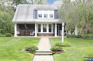 765 Midland Rd, Oradell, NJ 07649