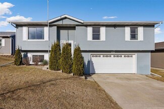 3612 King Dr SW, Cedar Rapids, IA 52404