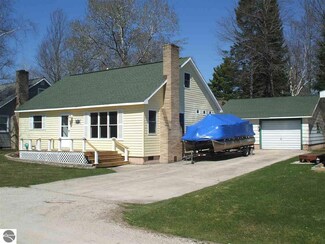 115 Teal Ct, Cadillac, MI 49601