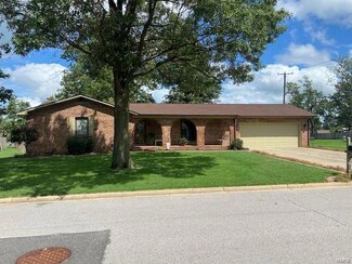 710 Linden Ln, Sikeston, MO 63801
