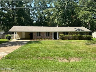 126 Colonial Cir, Jackson, MS 39211