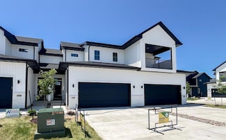 210 NE Doe Pointe Dr, Ankeny, IA 50021