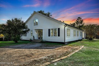 261 New Bern Rd, Southport, NC 28461