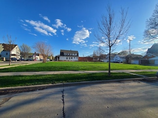 3885 N Port Washington Ave, Milwaukee, WI 53212