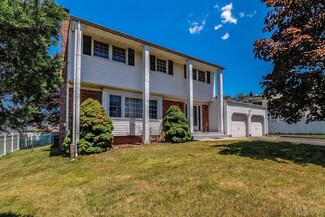 104 Grandview Ave W, Edison, NJ 08837