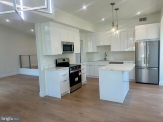 11620 Ivystone Ct Unit 300, Reston, VA 20191