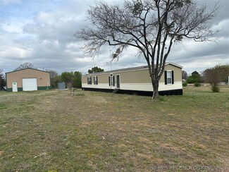 105 N T 300 St, Stigler, OK 74462