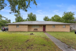 801 Poplar St, Honey Grove, TX 75446