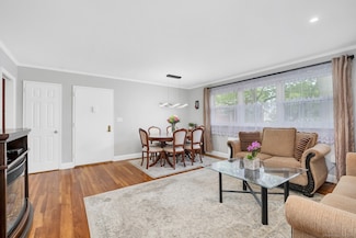 32 Courtland Ave, Stamford, CT 06902