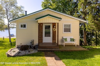 6391 Lakeshore Dr, Lakeview, MI 48850