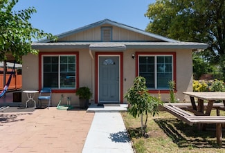 1005 W 8th St, Merced, CA 95341