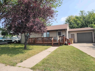 1721 6th St SW, Minot, ND 58701