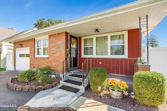 65 Rose Ct, Albany, NY 12209