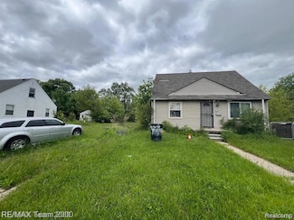 8505 Heyden St, Detroit, MI 48228