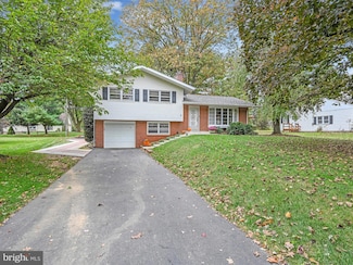 344 Sun Valley Dr, Leola, PA 17540