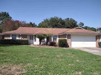 7402 Saint James Place, Pensacola, FL 32506