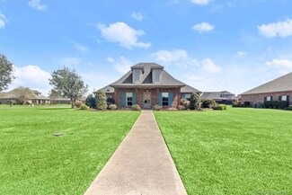 229 Zinfandel Dr, Lake Charles, LA 70611