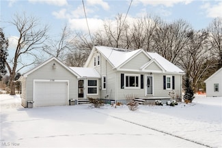 1136 Krumroy Rd, Akron, OH 44306