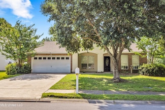 20 Lakeview Dr, Ocean Springs, MS 39564