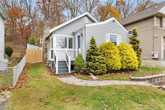 27 Shawnee Trail, Denville, NJ 07834