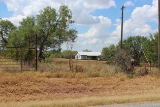 2745 W County Road 314, Charlotte, TX 78011