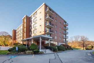 20 Hammond Pond Pkwy Unit 14, Chestnut Hill, MA 02467