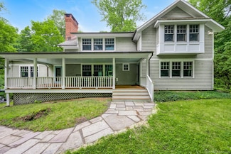 66 Saunders Dr, Wilton, CT 06897