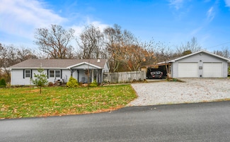 2182 N Haseltine Rd, Brookline, MO 65619