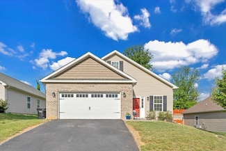 2009 Lawson Ln, Vinton, VA 24179