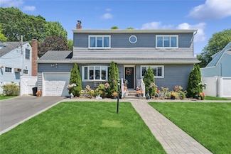 89 3rd Ave, Massapequa Park, NY 11762