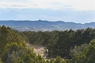 18 Via La Luna, Santa Fe, NM 87506